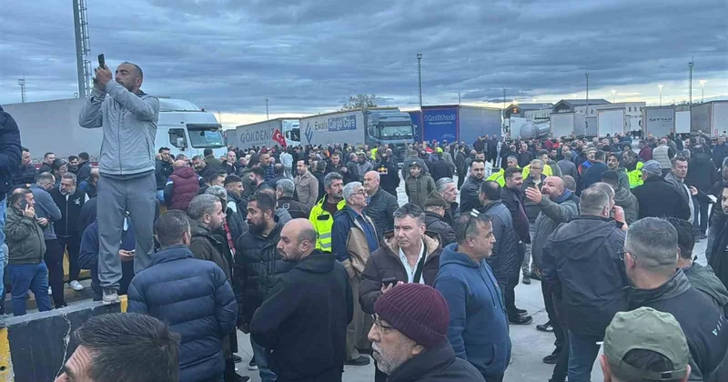 Kapıkule, İpsala ve Hamzabeyli de tır eylemi: Şoförler Schengen kuralı yüzünden Avrupa ya çıkışı durdurdu