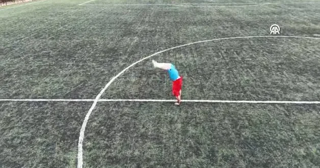 Ordulu futbolcu attığı taklalar ile gündem olmuştu! Hedefi Guinness Rekorlar Kitabı na girmek