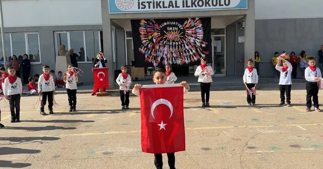 Amasya da ilkokul öğrencileri, 29 Ekim i zeybek oynayarak kutladı Amasya Haber Habertürk Yerel Haberler