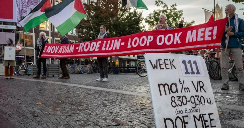 Hollanda da Filistin e destek için 111 haftadır sessiz protesto düzenleniyor