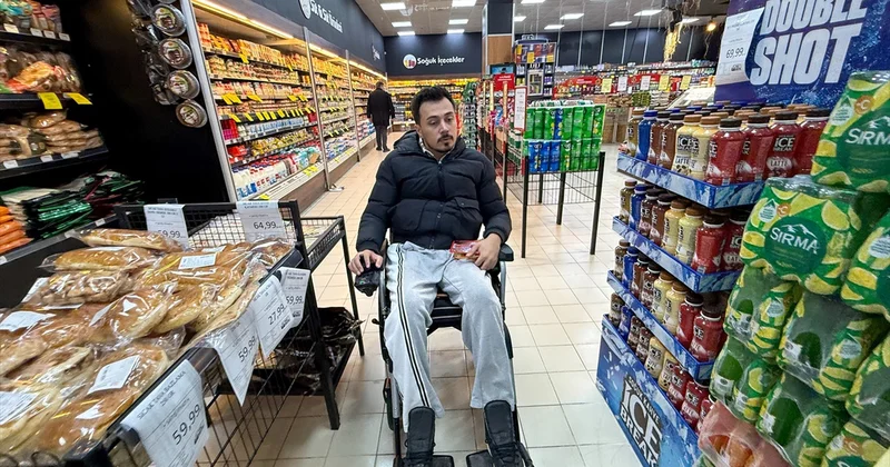 Motosiklet kazasıyla felç olan yazar Emirhan Beşer, yaşadıklarını iki kitapta anlattı