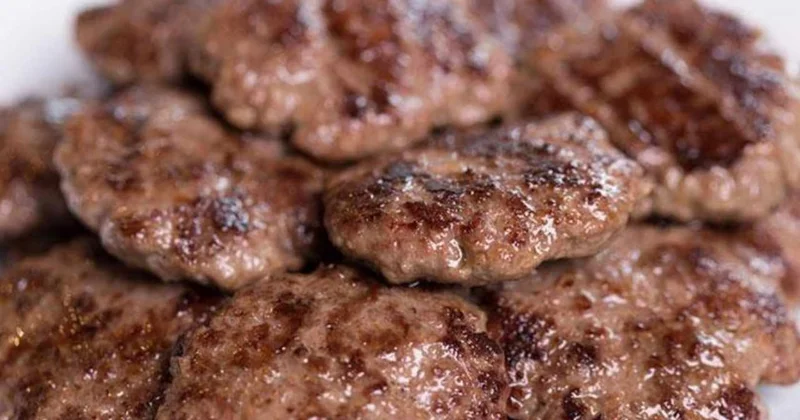 Harcına 2 yemek kaşığı eklemek yetiyor: Köfte puf puf oluyor, asla dağılmıyor Sözcü Gazetesi