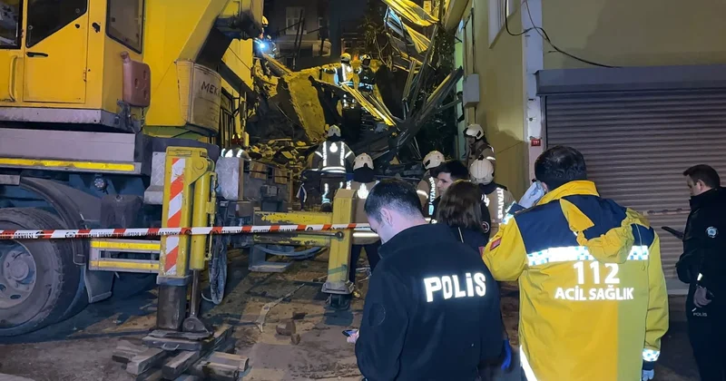 Beyoğlu nda 5 katlı bina çöktü! Yan bina da hasar gördü