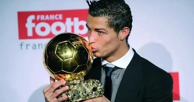 Tarihin en iyisi! Ballon d Or of All Time ın sahibi 2008 Cristiano Ronaldo oldu