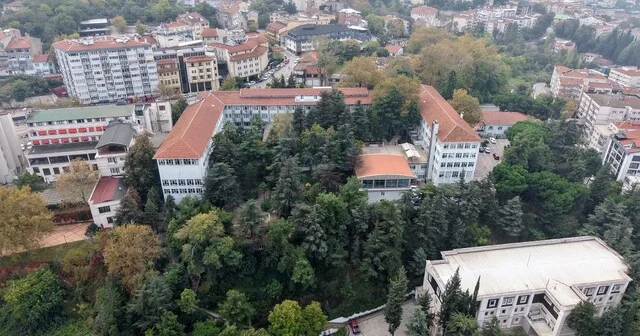 Bursa da 723 yıllık şifa geçmişi olan Askeri Hastane taşınıyor Vatandaşlar ve hastalar Askeri Hastane nin taşınma kararının yeniden gözden geçirilmesini istiyor Bursa Haberleri Habertürk Yerel Haberler
