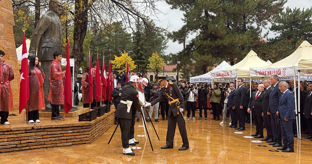 Sivas ta çelenk töreni öncesi sağanak bastırdı Sivas Haberleri Habertürk Yerel Haberler