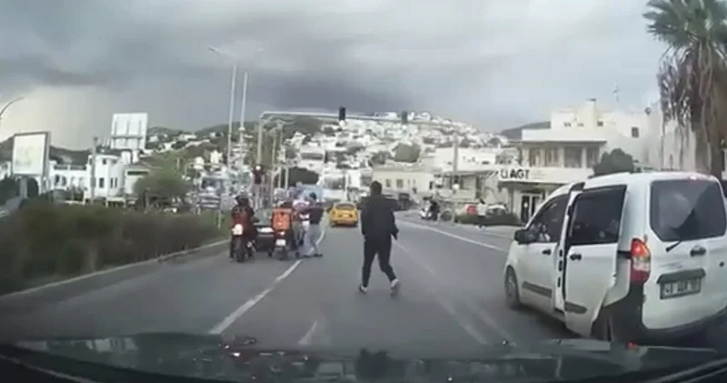 Trafik ışığında motokuryeye saldıran ikiliye 360 bin TL ceza kesildi