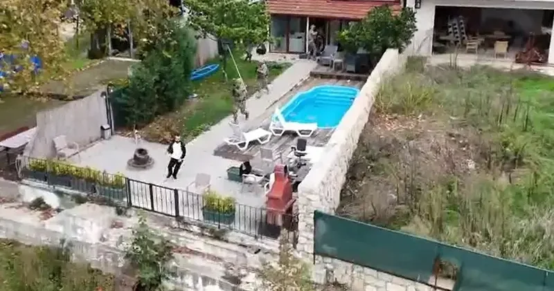 Pendik te haraç istedikleri iş insanı sanıp yemek getiren kuryeyi silahla vurdular