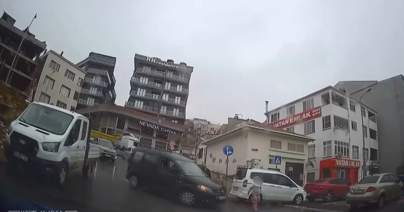 Arnavutköy de ters yönde ilerlediği iddia edilen araç yaya geçidinde çocuğu yaraladı