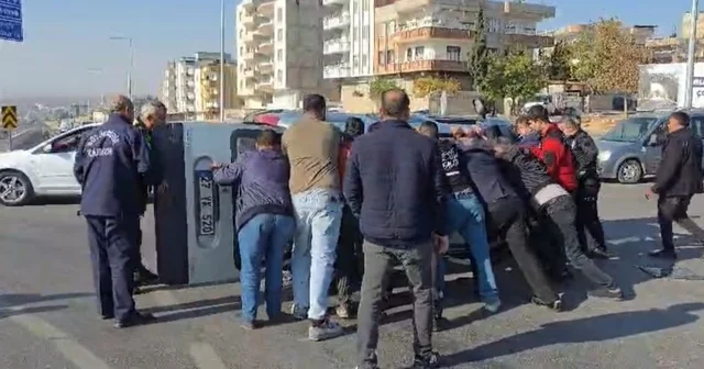 Nizip Otogar Kavşağı nda çarpışan iki araçta maddi hasar meydana geldi Gaziantep Haberleri