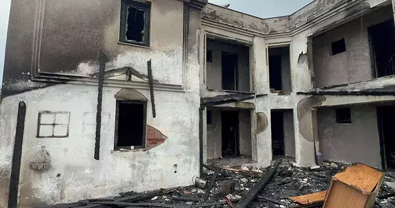 Bozcaada da otelde çıkan yangın söndürüldü; 1 köpek öldü