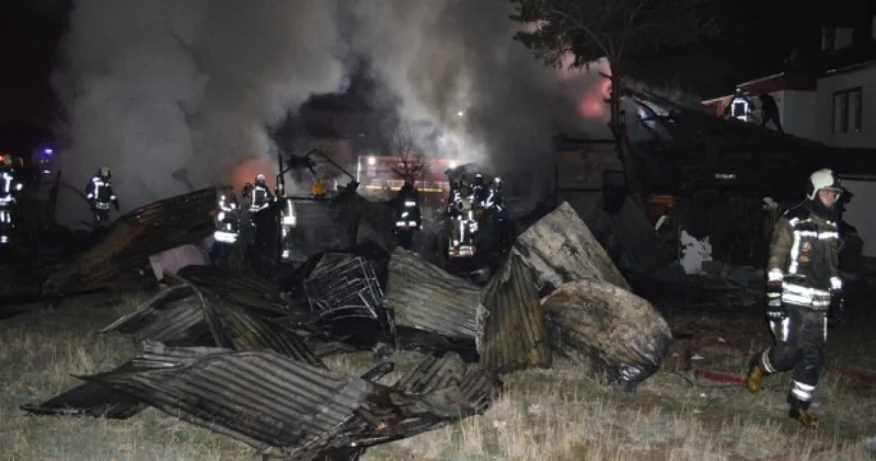 Zihinsel engelli 3 kardeş kalıyordu: Ankara’da soba yangını evi küle çevirdi