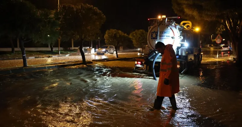 Turizm beldesi sağanağa teslim oldu! Ev ve iş yerlerini su bastı