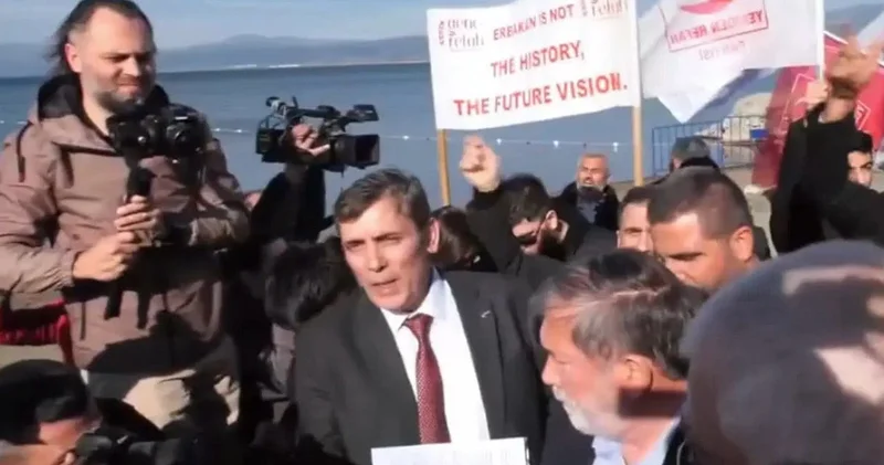 Atatürk ü örnek gösterdi iktidara yüklendi: Yeniden Refah tan Papa tepkisi