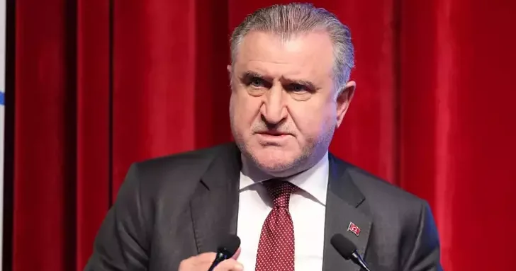 Bakan Bak, TMPK başkanlığına yeniden seçilen Murat Aksu’yu tebrik etti