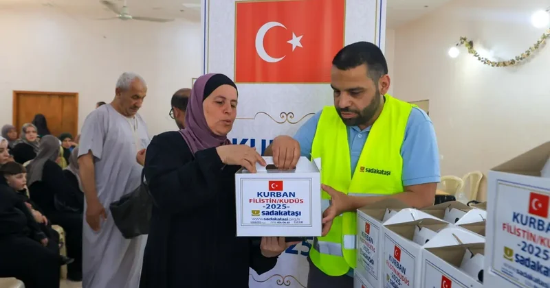 Sadakataşı 35 ülkeye 23 bin hisse kurban ulaştırdı