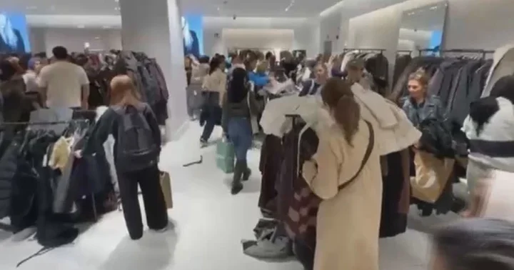 İstanbul da mağazalarda Efsane Cuma yoğunluğu