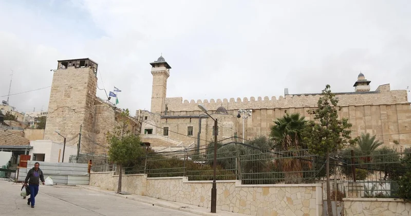 Filistinli yetkililer, işgalci İsrail in Harem i İbrahim Camii ndeki ihlallerine dikkat çekti