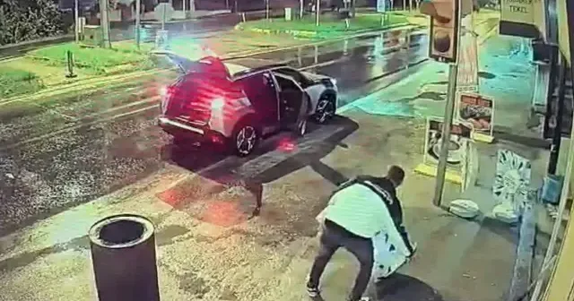 Arabadaki hesap varile uymadı: Çalmak istedi bagaja sığdıramadı VİDEO İZLE