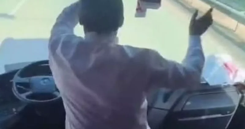 Otobüs hareket halindeyken dans eden şoföre çifte ceza!