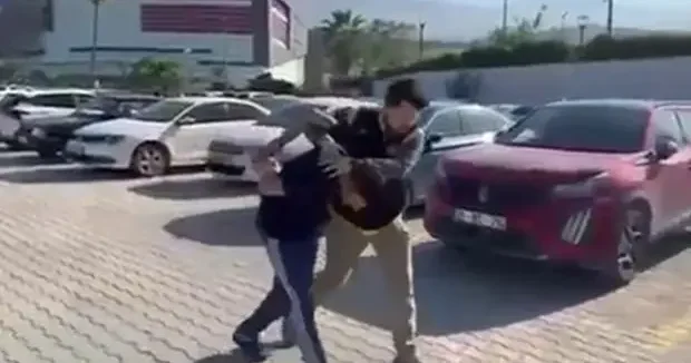 Hatay haberleri Hatay da dehşet! Arkadaşını beyin kanaması geçirene kadar dövdü 28 Kasım 2025