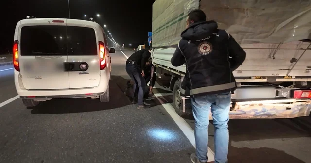 Düzensiz göçmenlere sahte pasaport temin eden şüpheli yakalandı Iğdır Haberleri