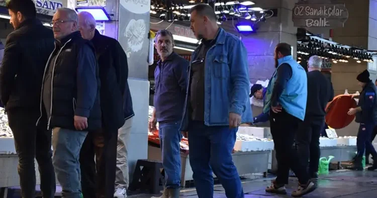 Fiyatlar dip yaptı, çocukları için de sıraya girdiler! Kasa kasa gönderiyorlar