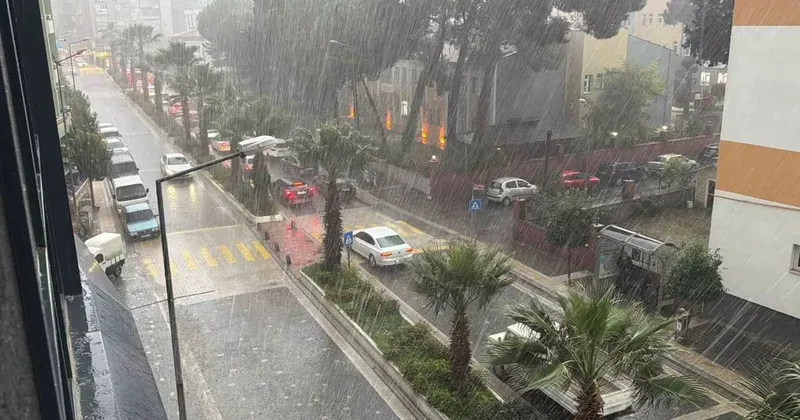 Edremit’te kuvvetli sağanak yağış etkili oluyor