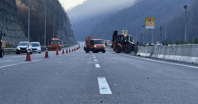 Bolu Dağı geçişinde kaza yapan tır ulaşımı aksattı