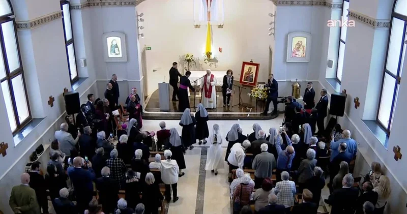 Papa nın İstanbul ziyaretleri devam ediyor: Fransız Fakirhanesi ve Fakirlerin Küçük Kız Kardeşleri ziyaret etti