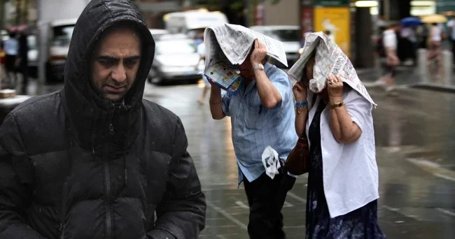 Çok kuvvetli sağanak yağış geliyor! Meteoroloji saat verdi: 3 gün boyunca sürecek 4 ilde sarı kodlu alarm: Aniden bastıracak