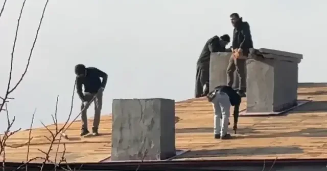 Karabük’te inşaat çatısında yürekleri ağza getiren çalışma: İşçilerin güvenliği yok sayıldı VİDEO İZLE