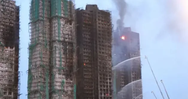 Hong Kong ta yanan binanın son hali! 94 kişiye mezar oldu