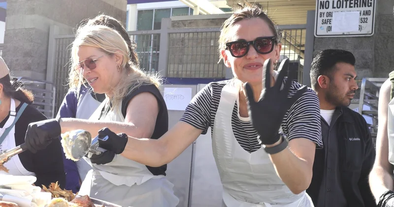 Jennifer Garner yoksullara yemek dağıttı magazin haberleri