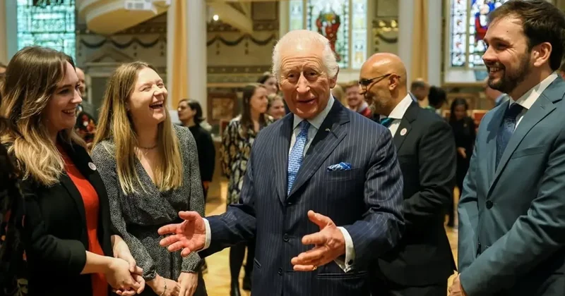 Kral Charles ın çocukluk saçı açık artırmada satışa çıktı