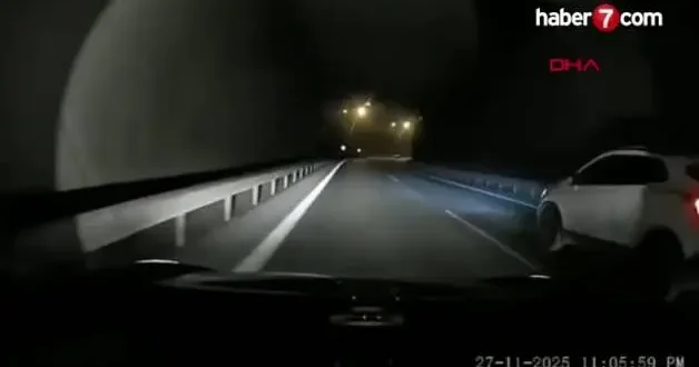 TEM’de tehlikeli anlar: Yanındaki çocukla birlikte yolun ortasında durdu