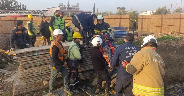 Çalıştığı esnada rahatsızlanan kule vinç operatörü operasyonla kurtarıldı Hatay Haberleri
