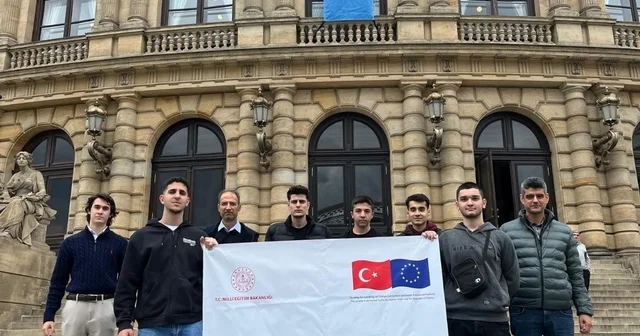 Aydınlı liselilerden elektrikli araç şarj istasyonu alanında uluslararası başarı Erasmus ile geleceğimizi şarj edioruz projesi tamamlandı Aydın Haberleri