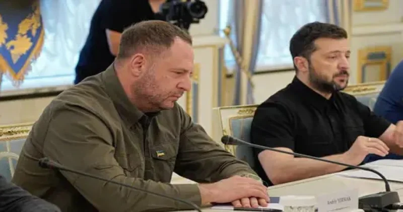 Zelenski’nin sağ koluna ülkesinde arama şoku