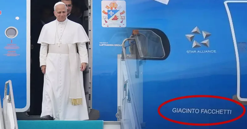 Papa nın uçağındaki Giacinto Facchetti ismi gözlerden kaçmadı! Dikkat çeken Türkiye detayı