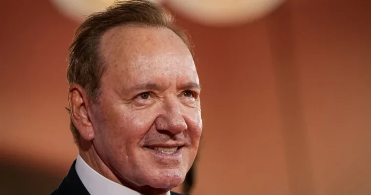 Taciz suçlamaları yakasını bırakmadı... Yine mahkeme yolu göründü