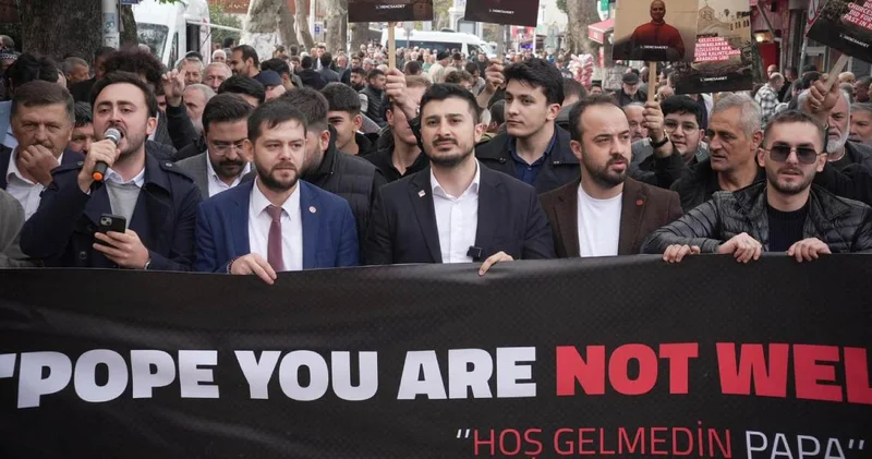 Saadet Partisi den Papa protestosu!