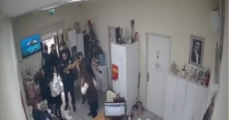 Muhtar ve vatandaş arasında kıyasıya kavga kamerada