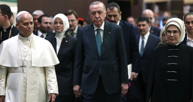 Papa’nın ziyareti dünya manşetlerinde