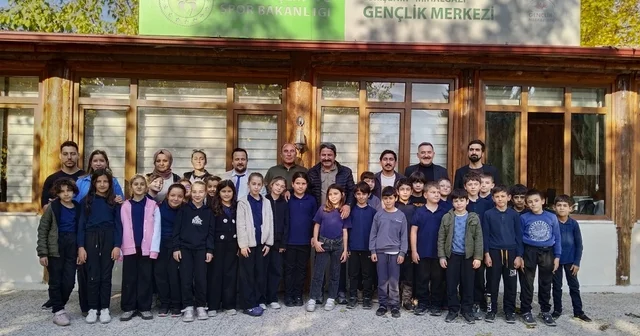 Gençlik ve Spor İl Müdürü Kalın, gençlerle bir araya geldi Eskişehir Haberleri