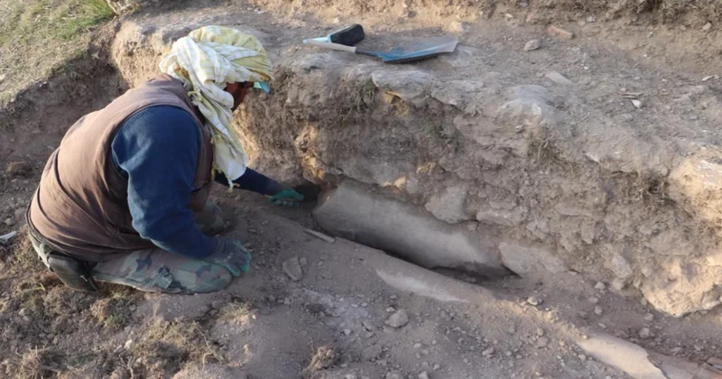 Blaundos Antik Kenti nde 1800 yıllık heykel bulundu