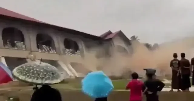 Endonezya da devasa okul yerle bir oldu VİDEO İZLE