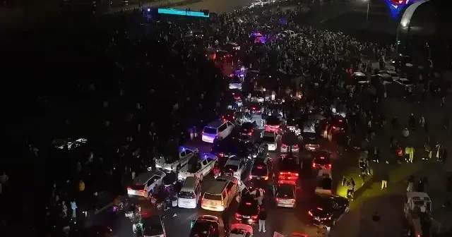 Suriye de Beşşar Esed in devrilmesinin yıl dönümü kutlanıyor VİDEO İZLE