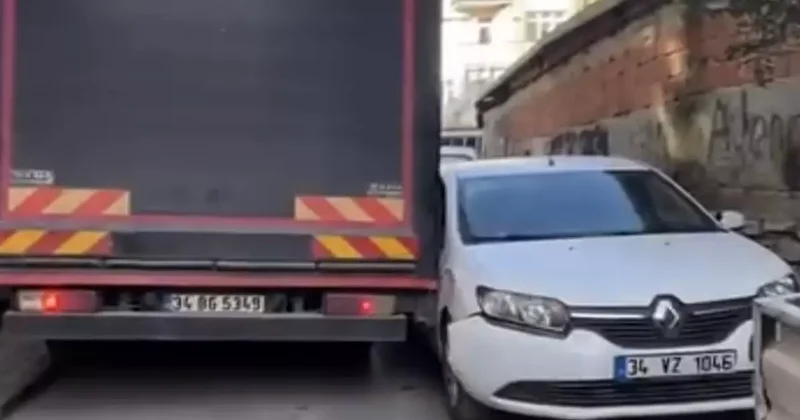 Fatih te sokaktan geçemeyen kamyon park halindeki araçlara çarparak yoluna devam etti