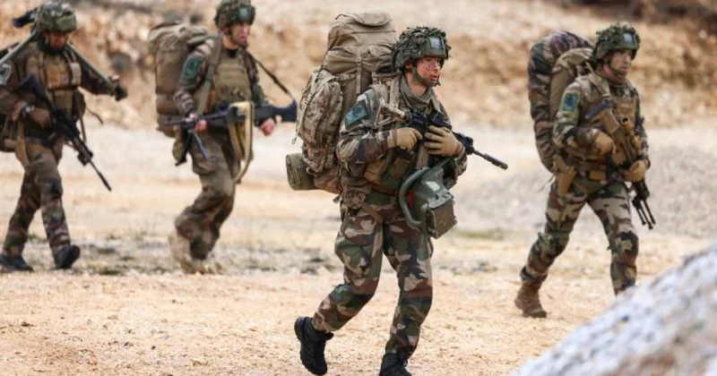 Fransa, 25 yıl sonra yeniden askerlik uygulamasına dönüyor